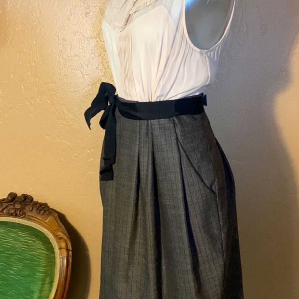 Gorgeous BCBG MaxAzria sleeveless lined work dress